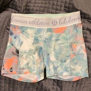 Lululemon Athletica patterned spandex